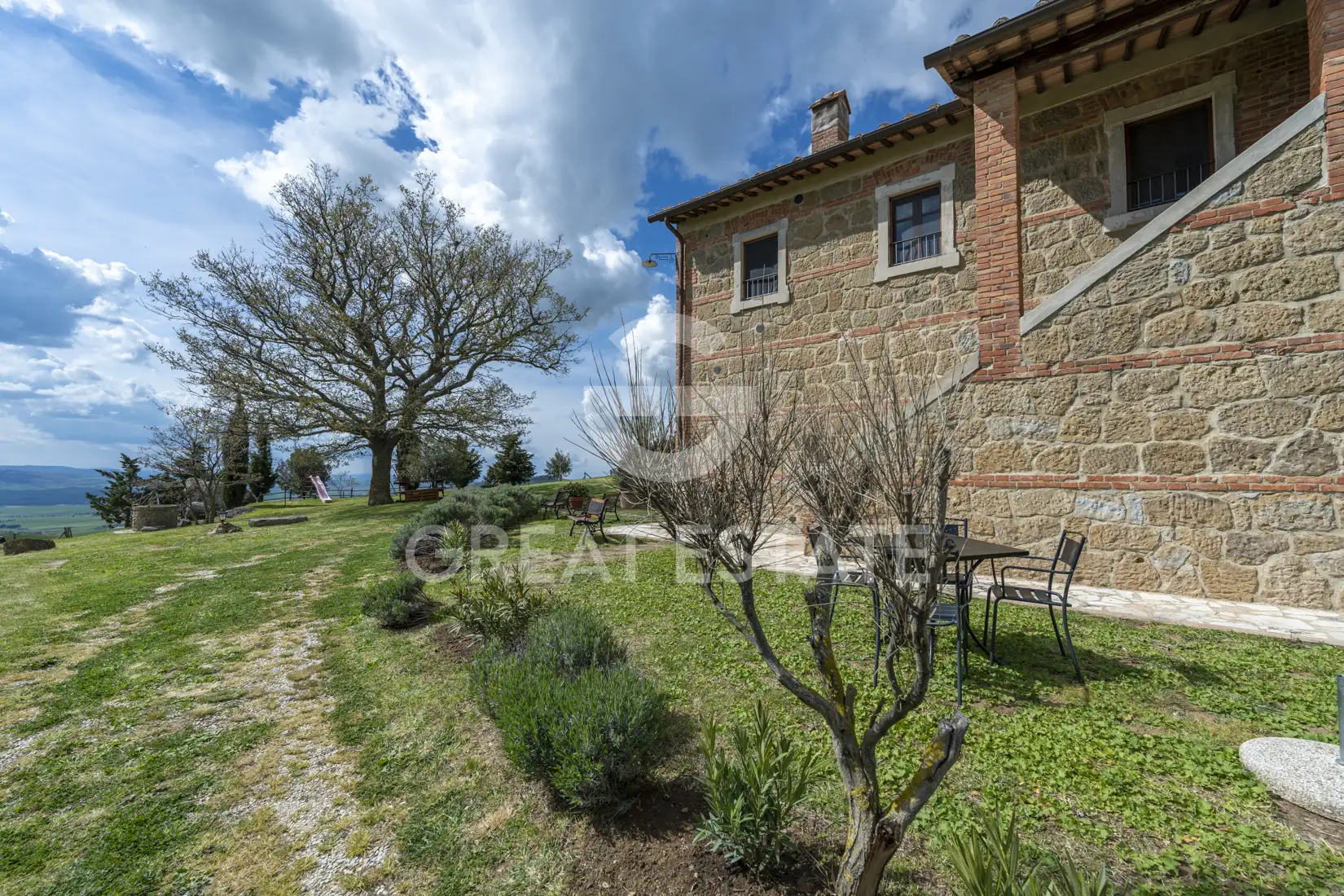 House 578m² in Italy, Siena. Priced at 2400000€ rent photo-12