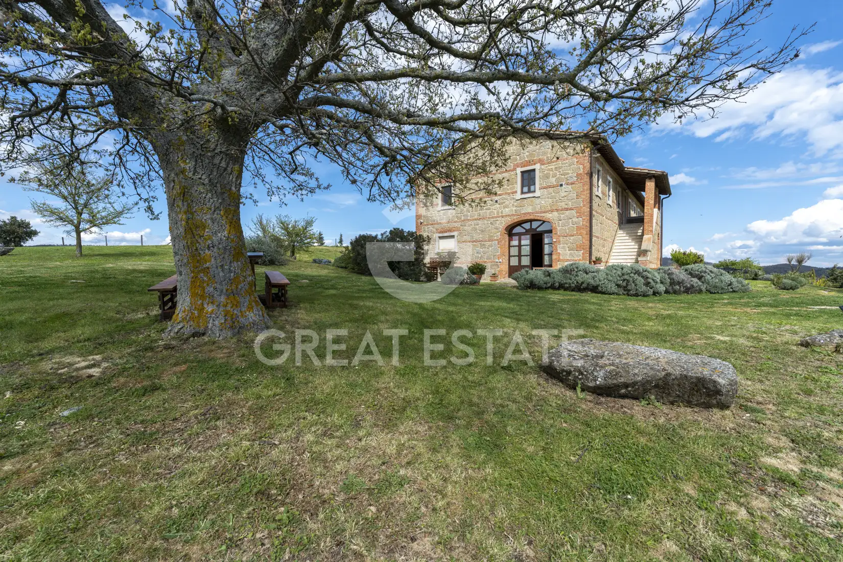 House 578m² in Italy, Siena. Priced at 2400000€ rent photo-13