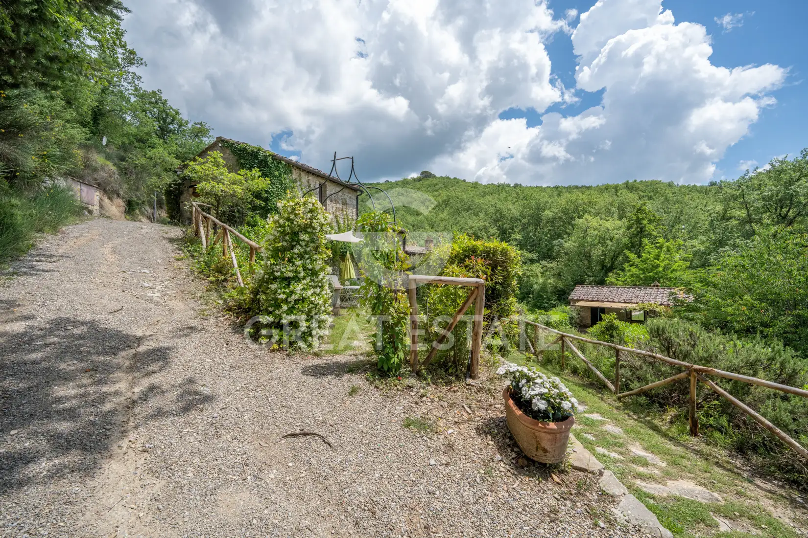 House 945m² in Italy, Siena. Priced at 1700000€ rent photo-14
