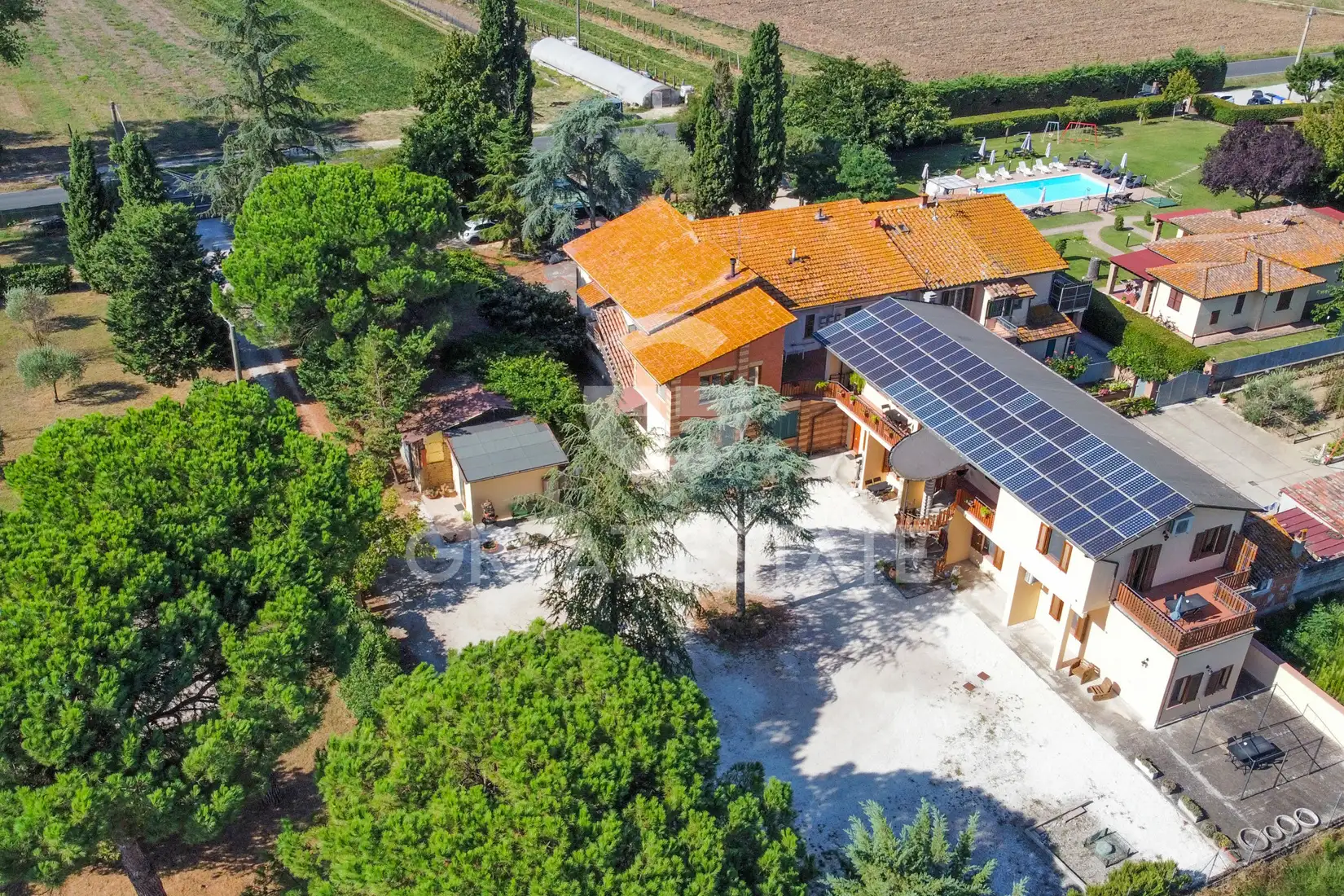 House 1025m² in Italy, Perugia. Priced at 895000€ rent photo-2