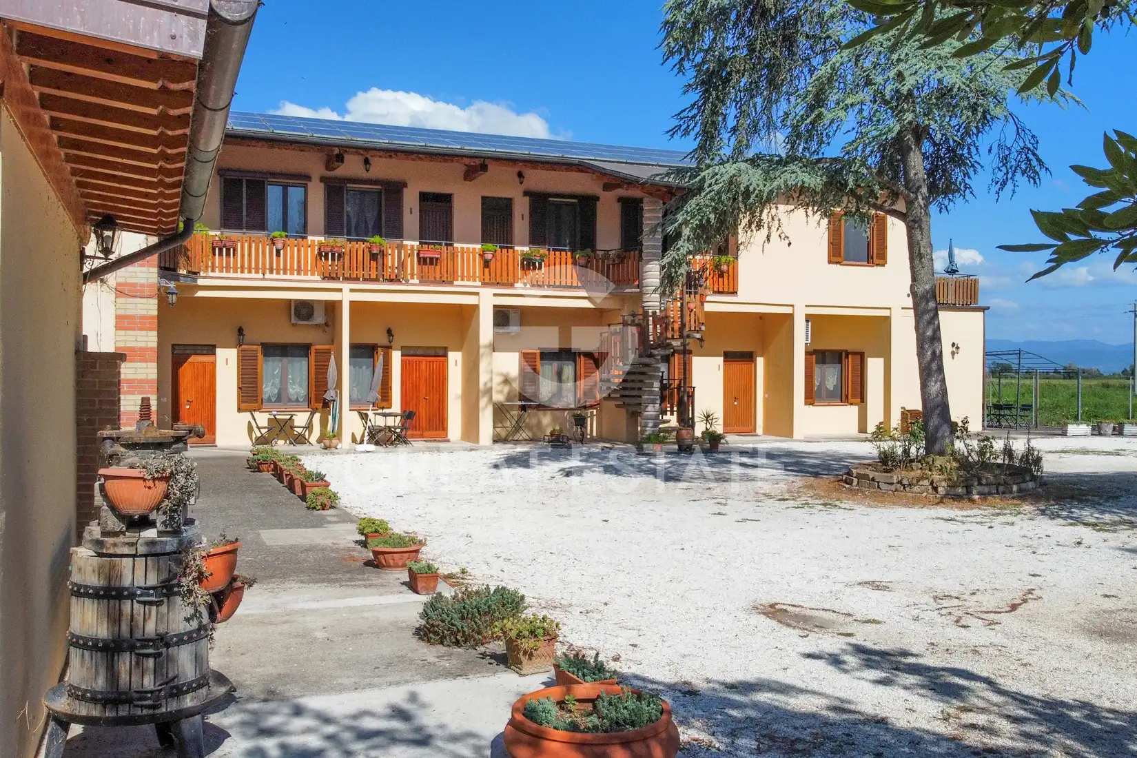 House 1025m² in Italy, Perugia. Priced at 895000€ rent photo-8