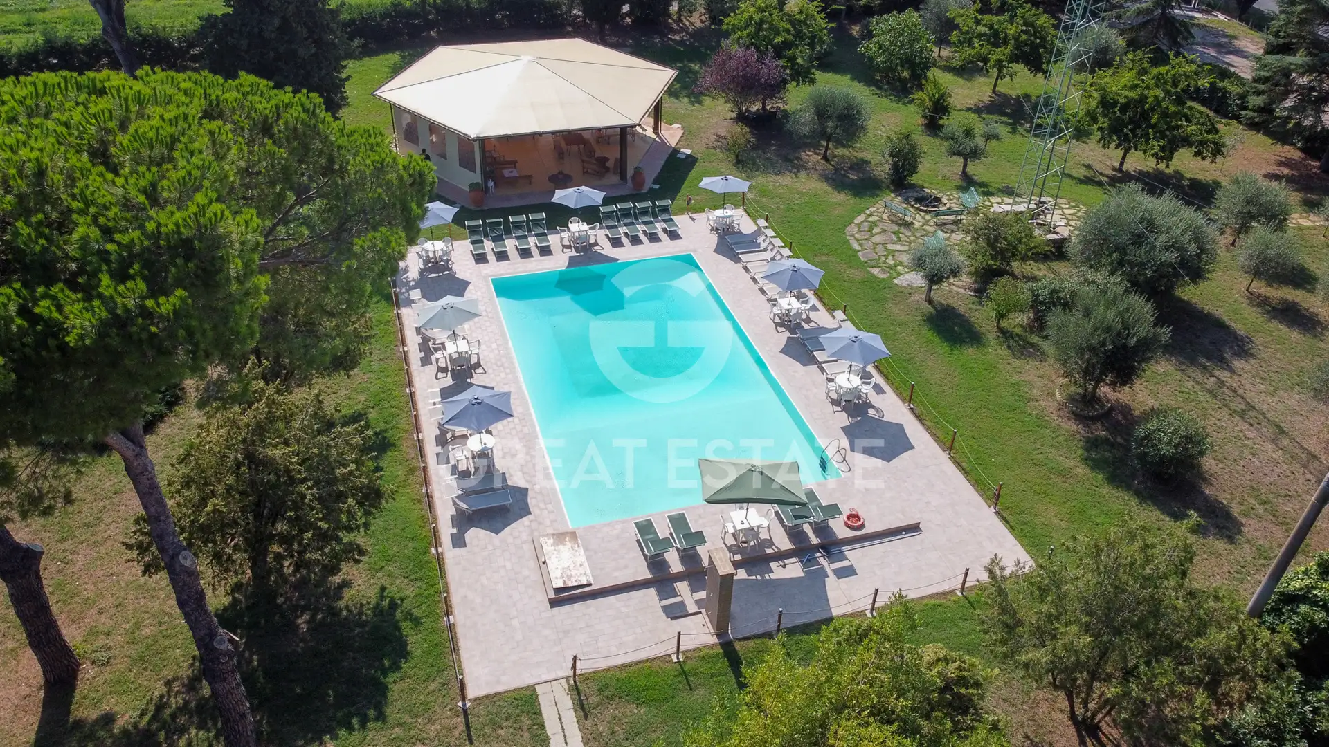 House 1025m² in Italy, Perugia. Priced at 895000€ rent photo-9