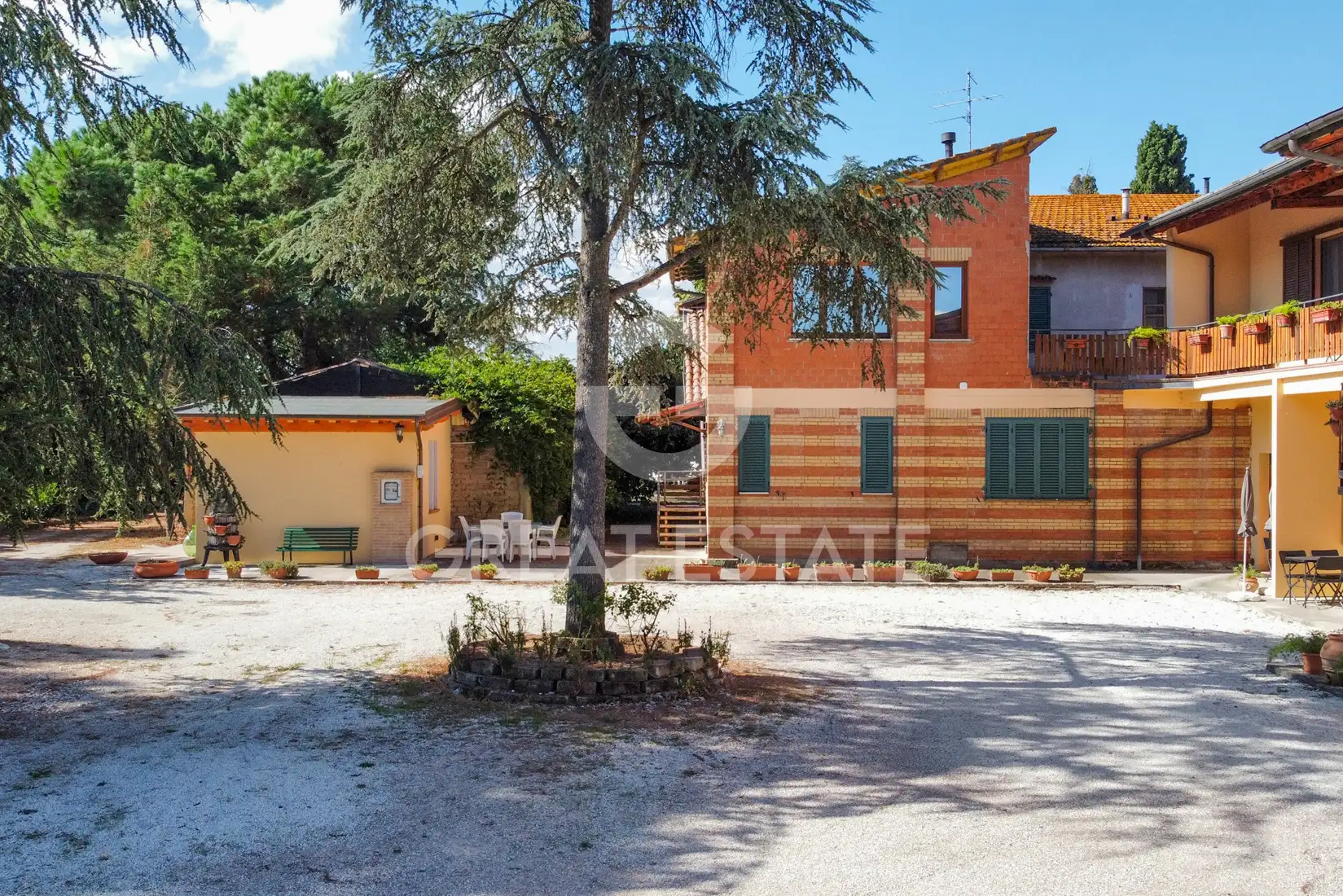 House 1025m² in Italy, Perugia. Priced at 895000€ rent photo-13