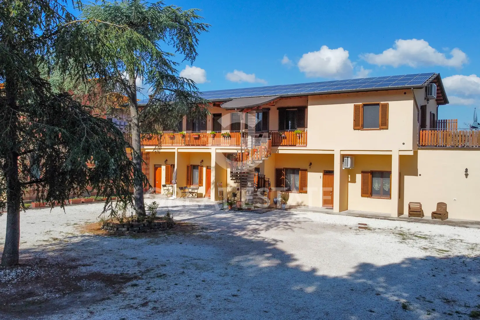 House 1025m² in Italy, Perugia. Priced at 895000€ rent photo-15