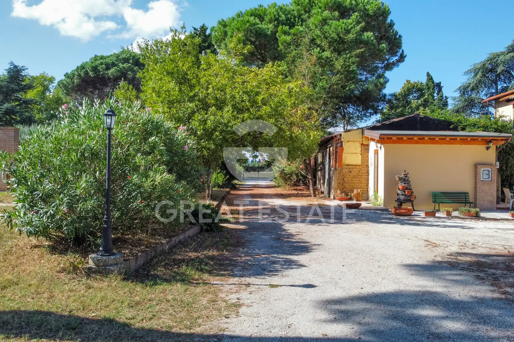 House 1025m² in Italy, Perugia. Priced at 895000€ rent photo-13