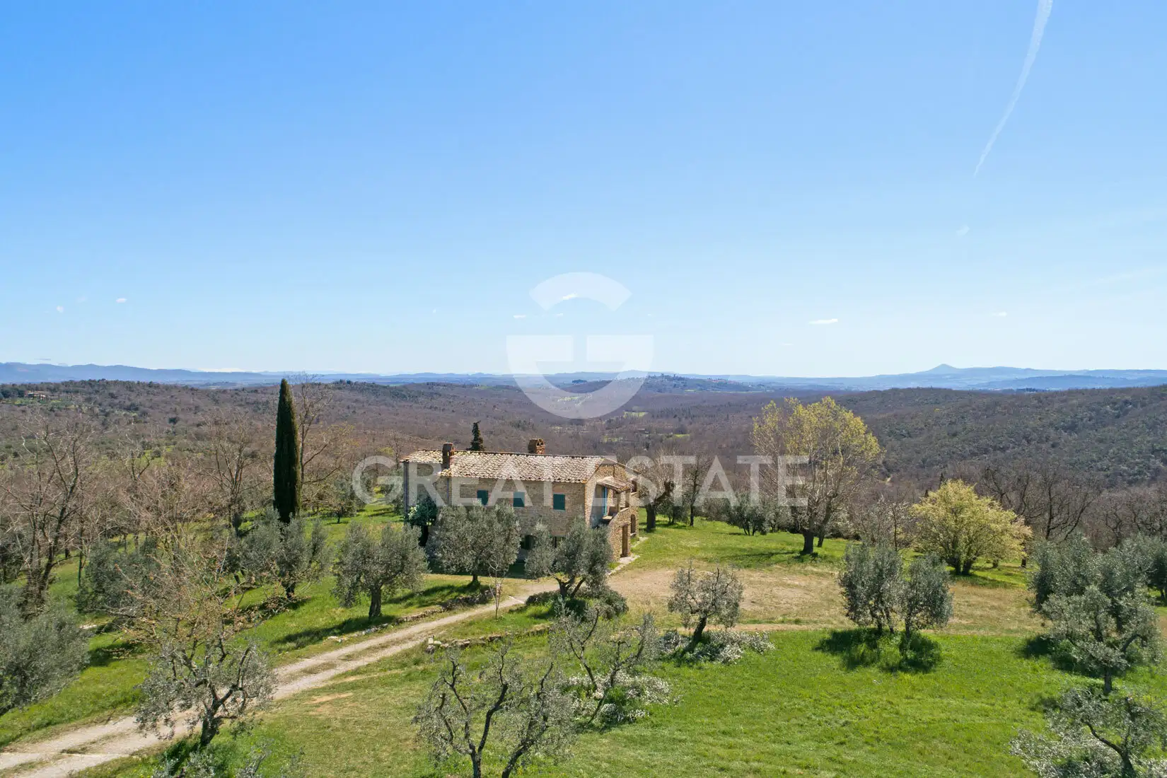 House 263m² in Italy, Arezzo. Priced at 890000€ rent photo-1