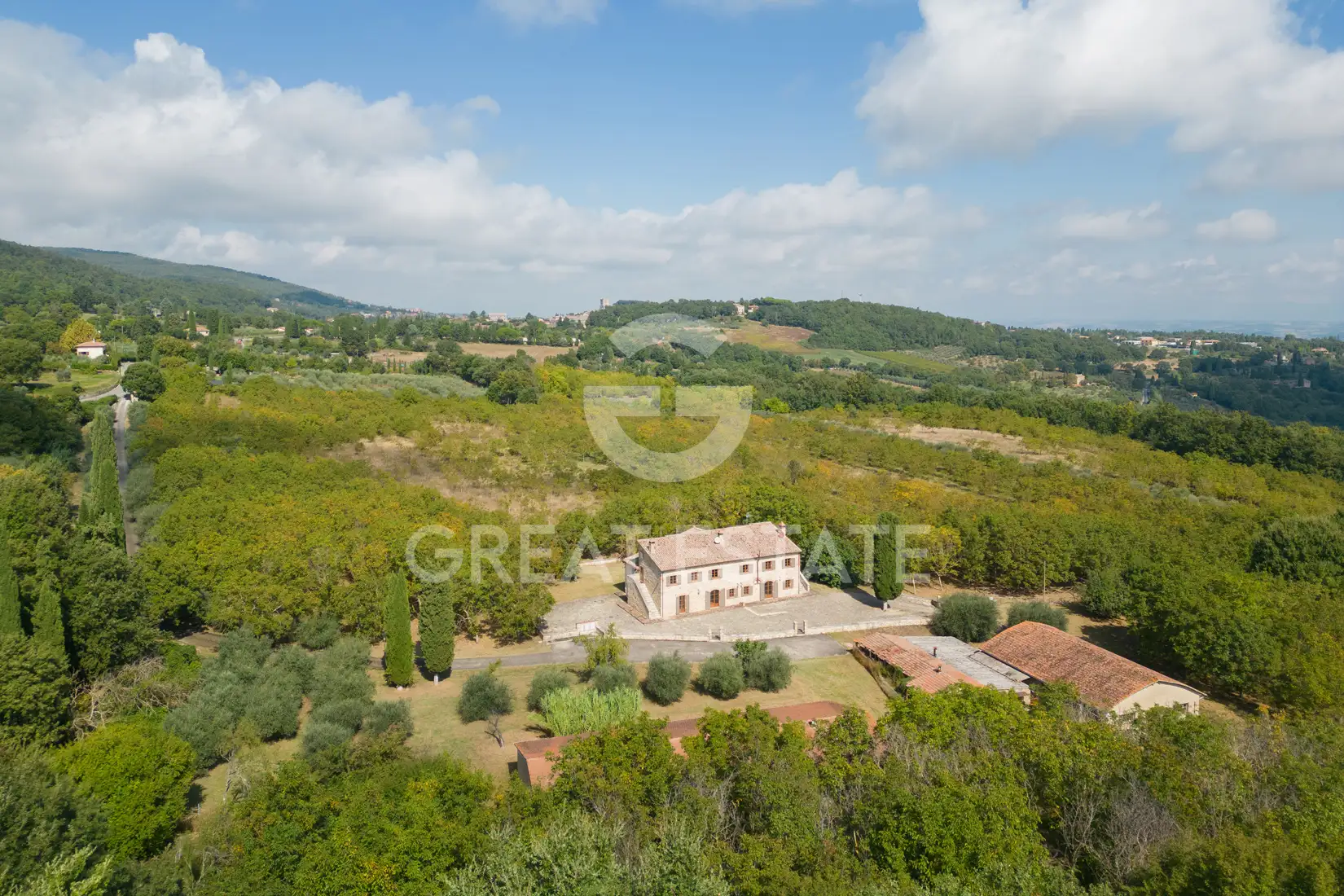 House 1348m² in Italy, Siena. Priced at 1950000€ rent photo-1