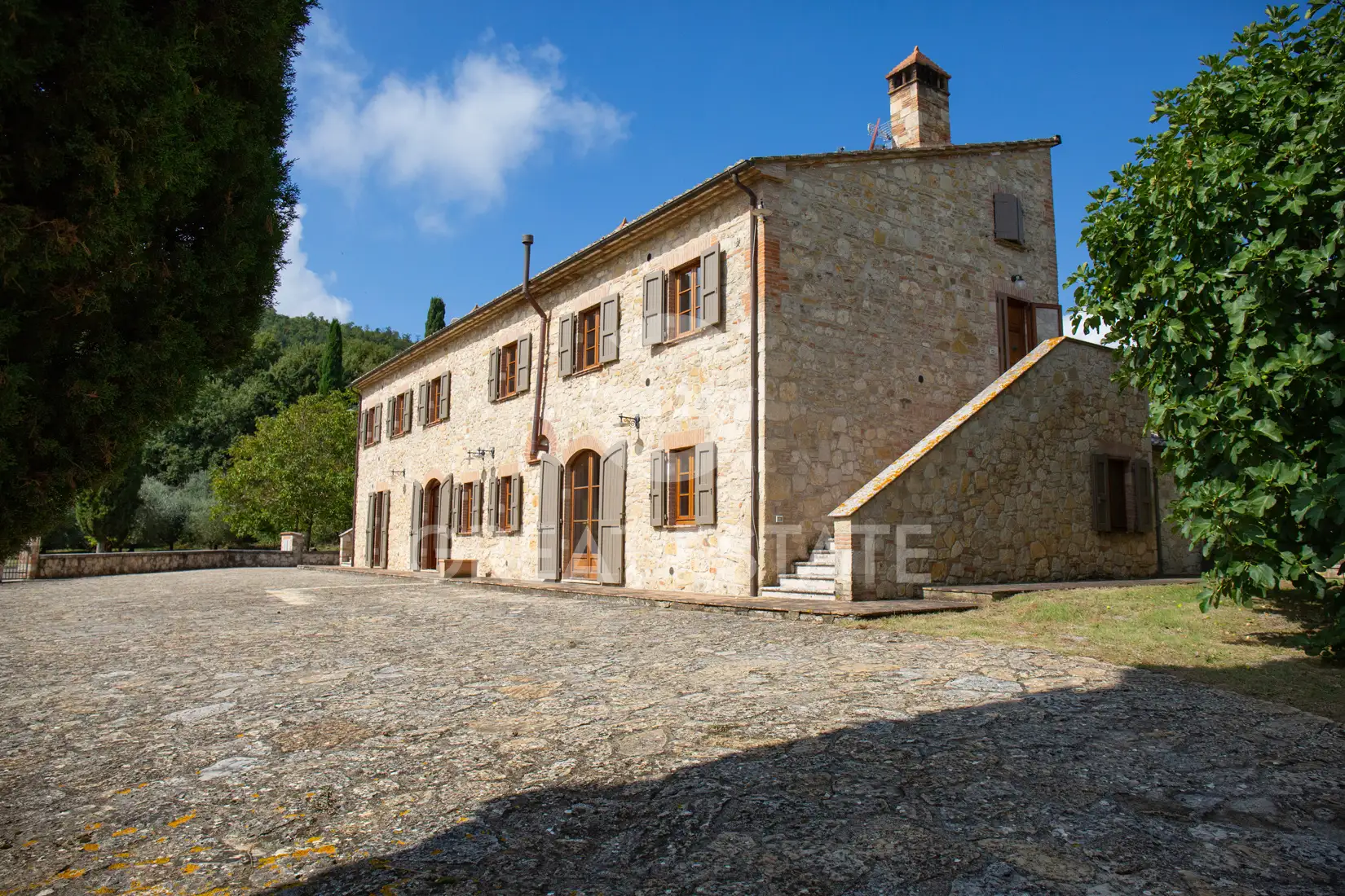 House 1348m² in Italy, Siena. Priced at 1950000€ rent photo-4