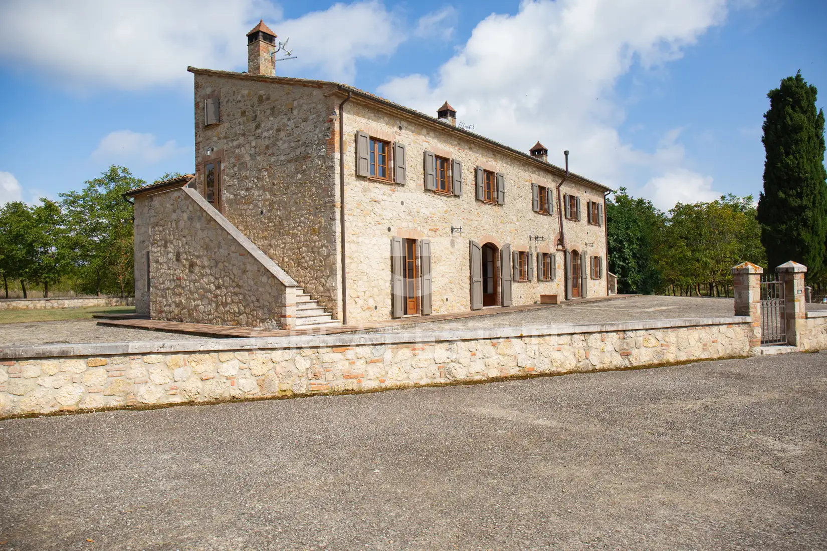House 1348m² in Italy, Siena. Priced at 1950000€ rent photo-6