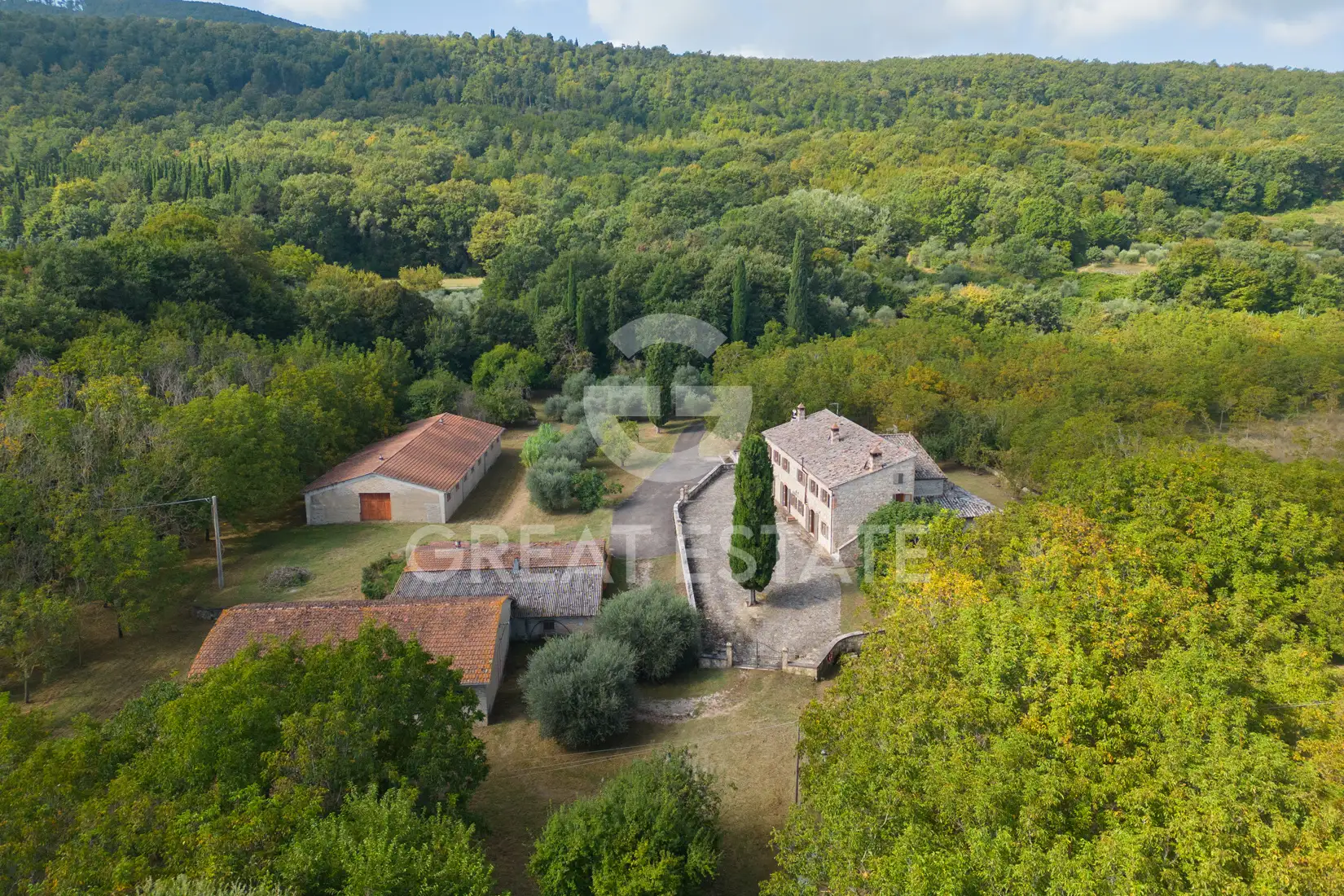 House 1348m² in Italy, Siena. Priced at 1950000€ rent photo-7