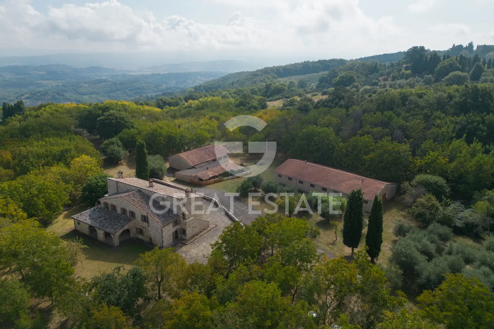 House 1348m² in Italy, Siena. Priced at 1950000€ rent photo-9