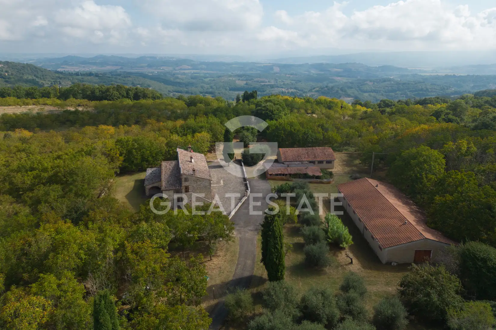 House 1348m² in Italy, Siena. Priced at 1950000€ rent photo-10