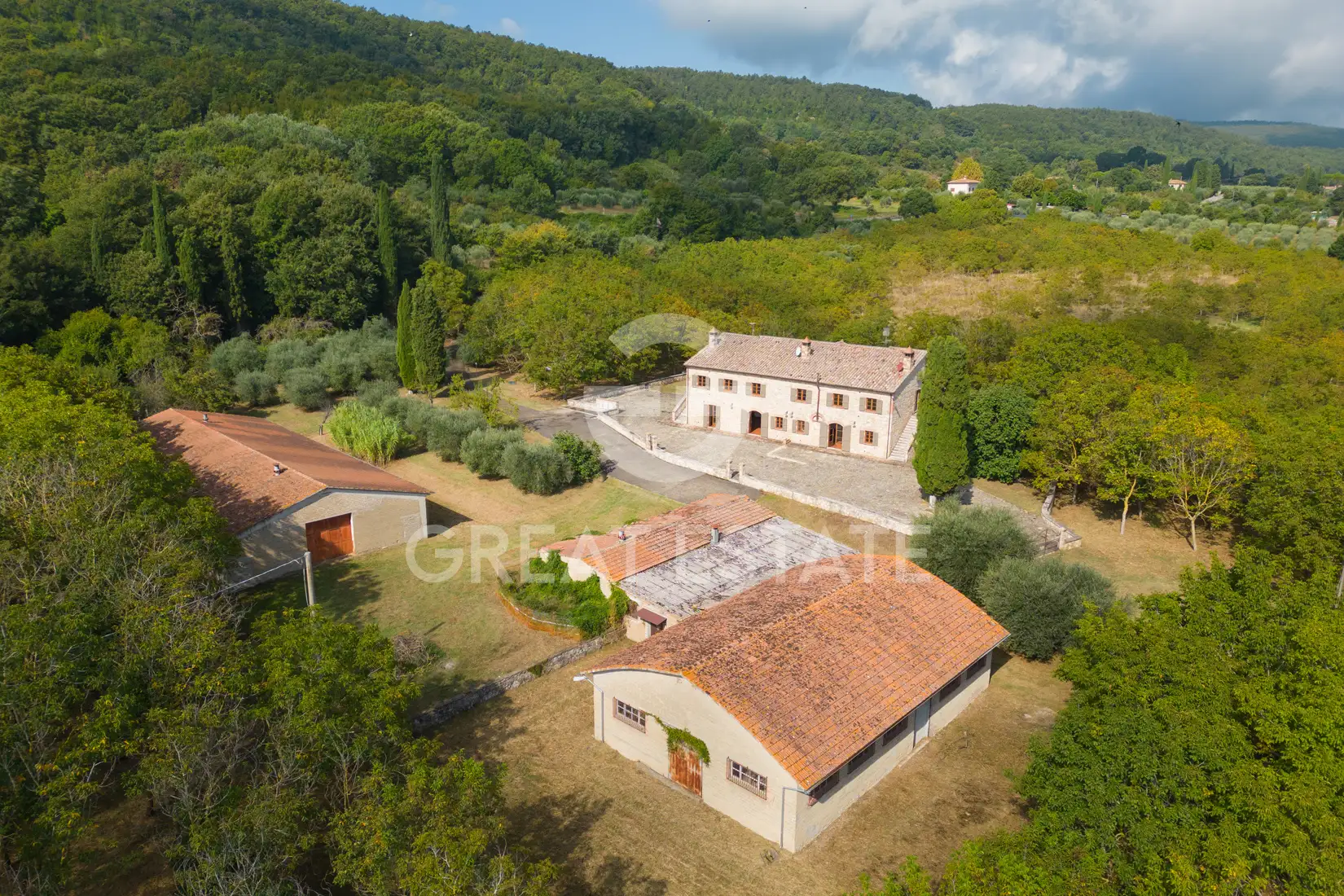 House 1348m² in Italy, Siena. Priced at 1950000€ rent photo-13