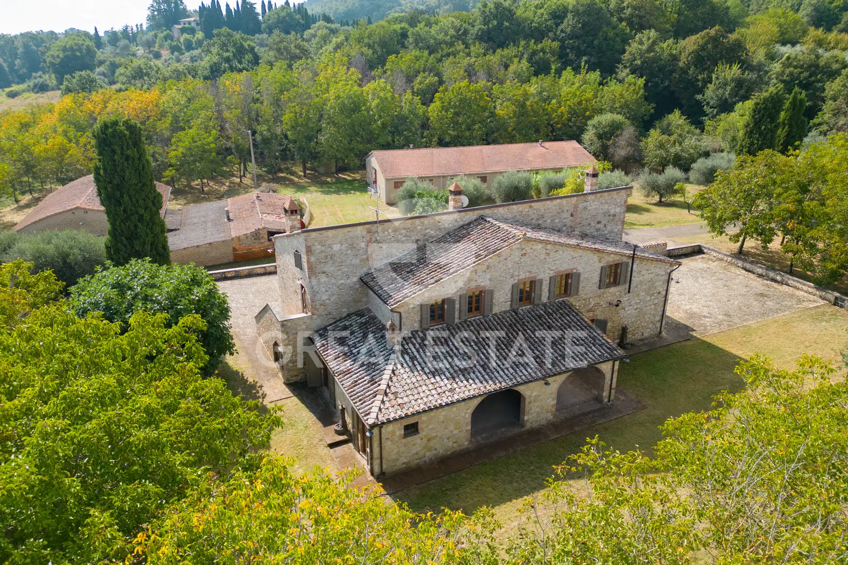 House 1348m² in Italy, Siena. Priced at 1950000€ rent photo-14