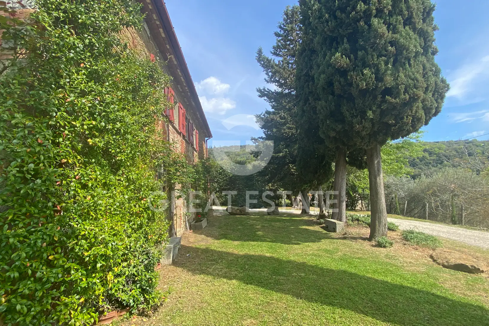 House 264m² in Italy, Arezzo. Priced at 750000€ rent photo-8