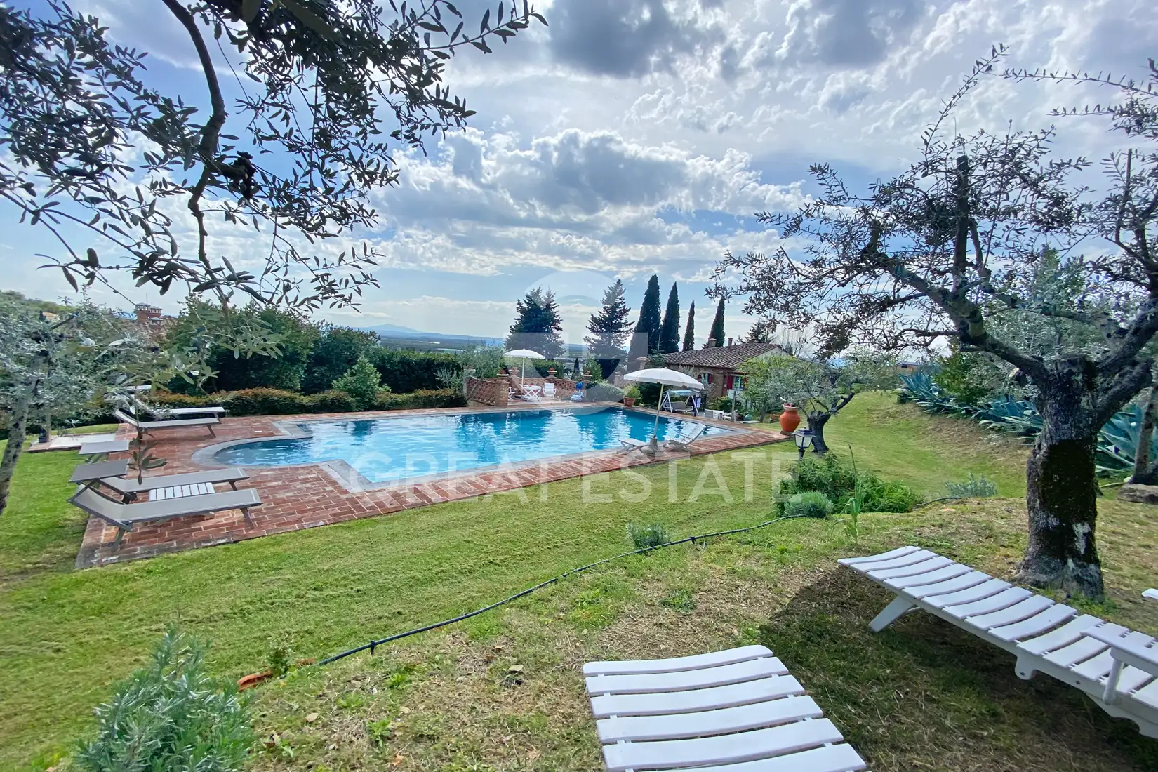 House 264m² in Italy, Arezzo. Priced at 750000€ rent photo-9