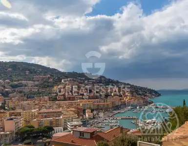 Buy in Italy for 685000€