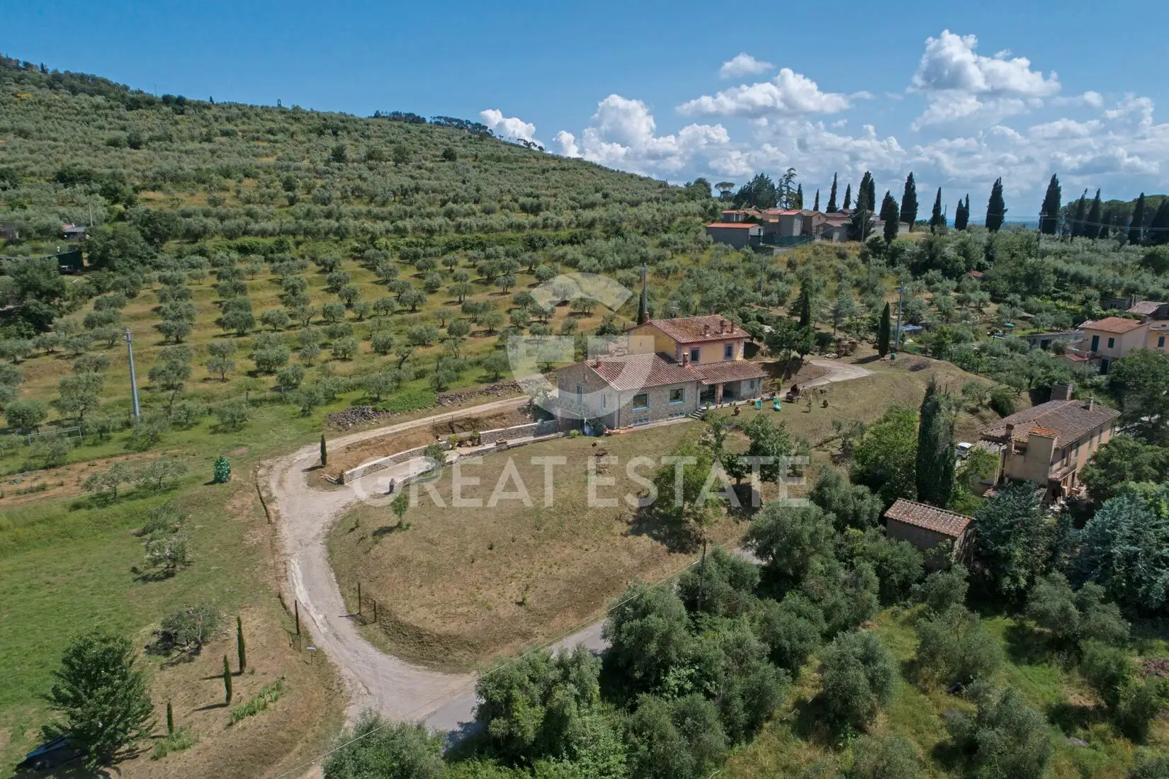 House 596m² in Italy, Arezzo. Priced at 1300000€ rent photo-1