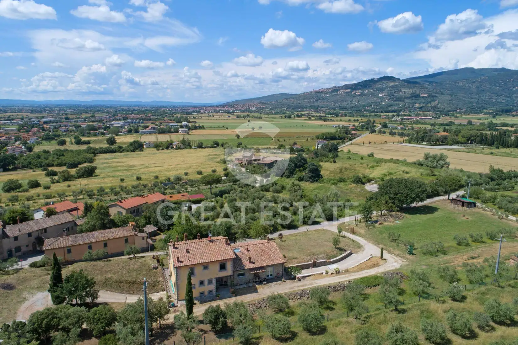 House 596m² in Italy, Arezzo. Priced at 1300000€ rent photo-4