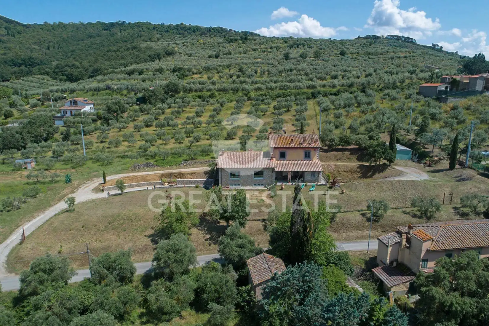 House 596m² in Italy, Arezzo. Priced at 1300000€ rent photo-5