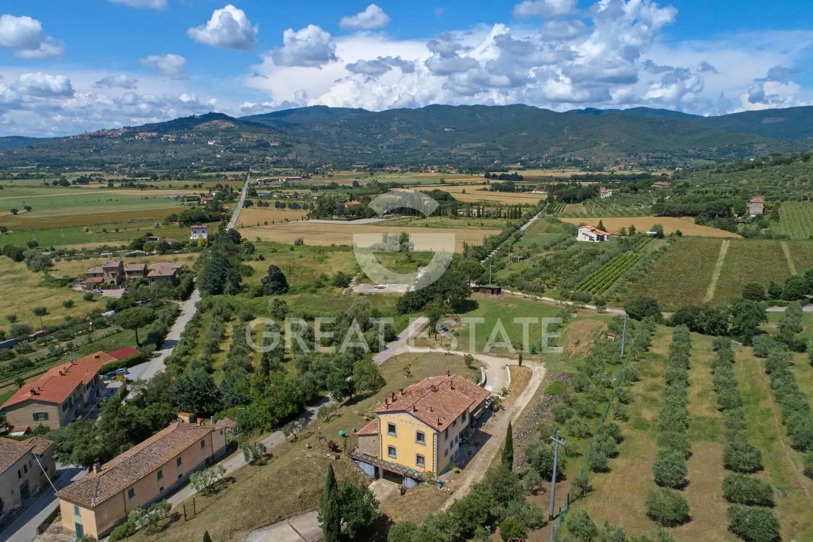 House 596m² in Italy, Arezzo. Priced at 1300000€ rent photo-6