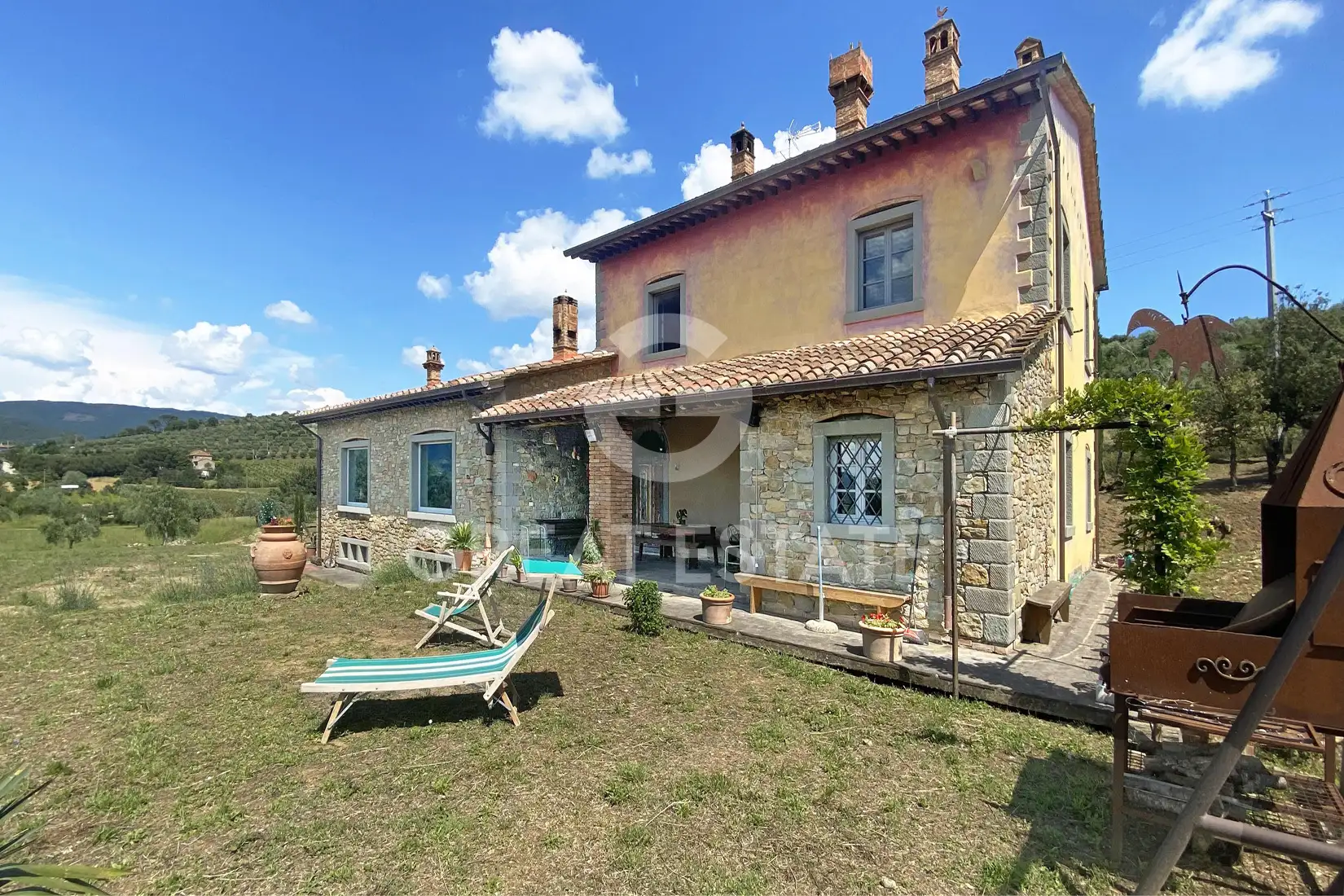 House 596m² in Italy, Arezzo. Priced at 1300000€ rent photo-7