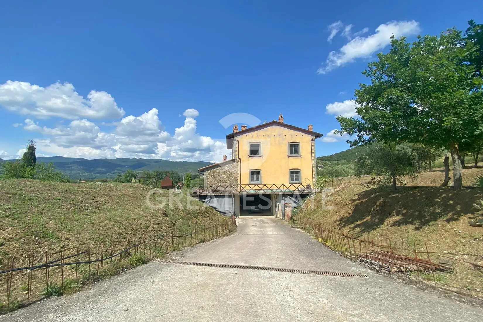House 596m² in Italy, Arezzo. Priced at 1300000€ rent photo-8