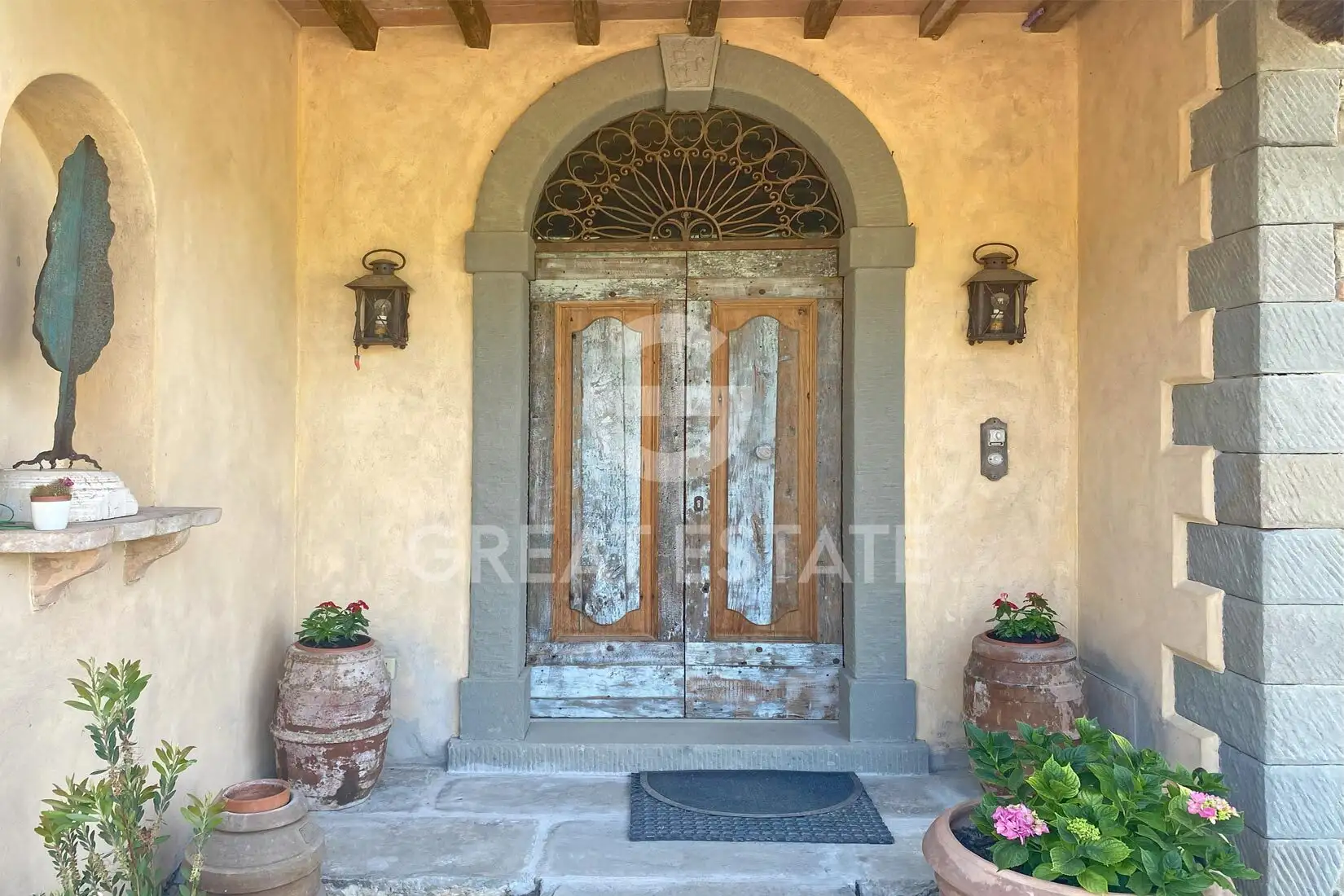 House 596m² in Italy, Arezzo. Priced at 1300000€ rent photo-12