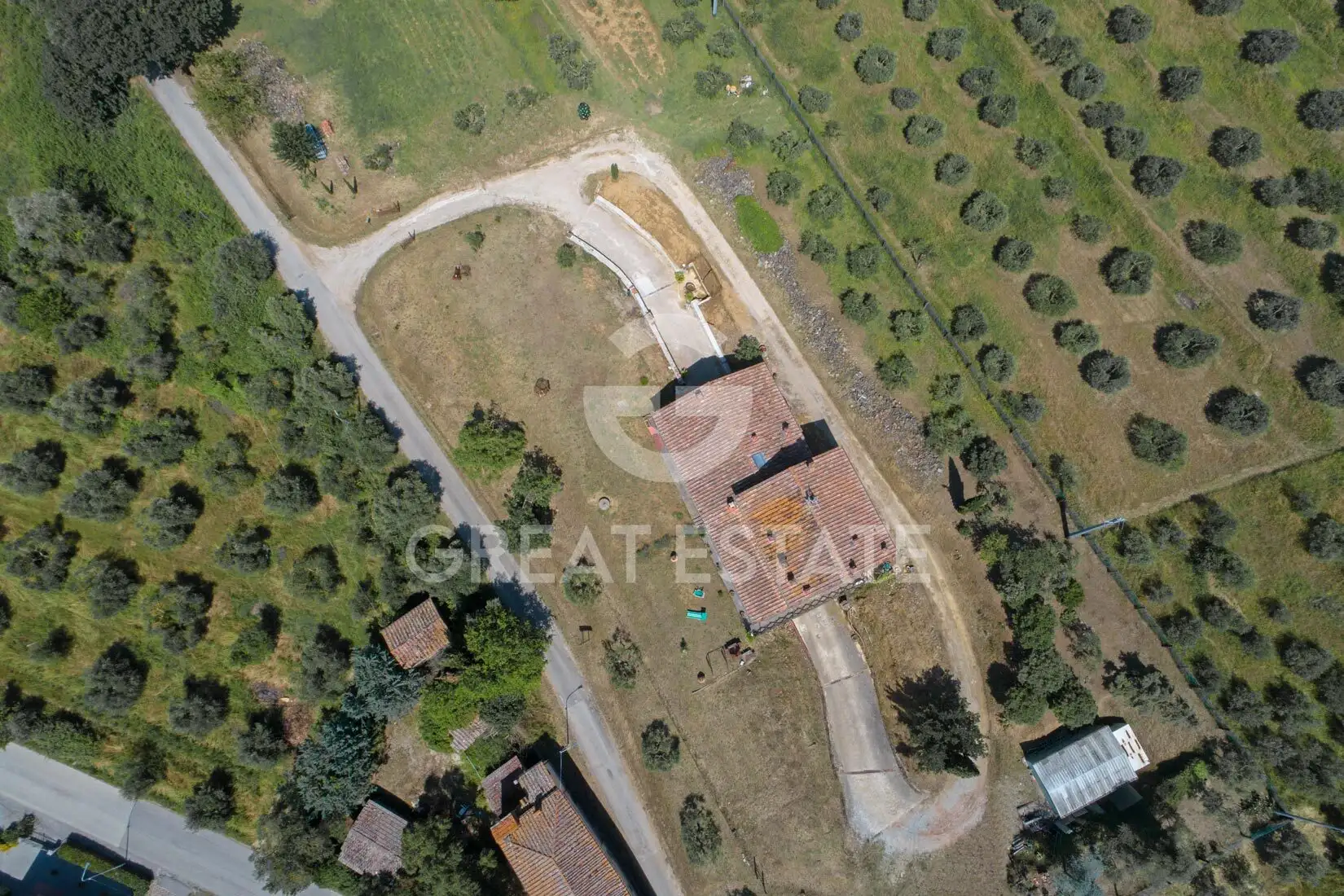 House 596m² in Italy, Arezzo. Priced at 1300000€ rent photo-13
