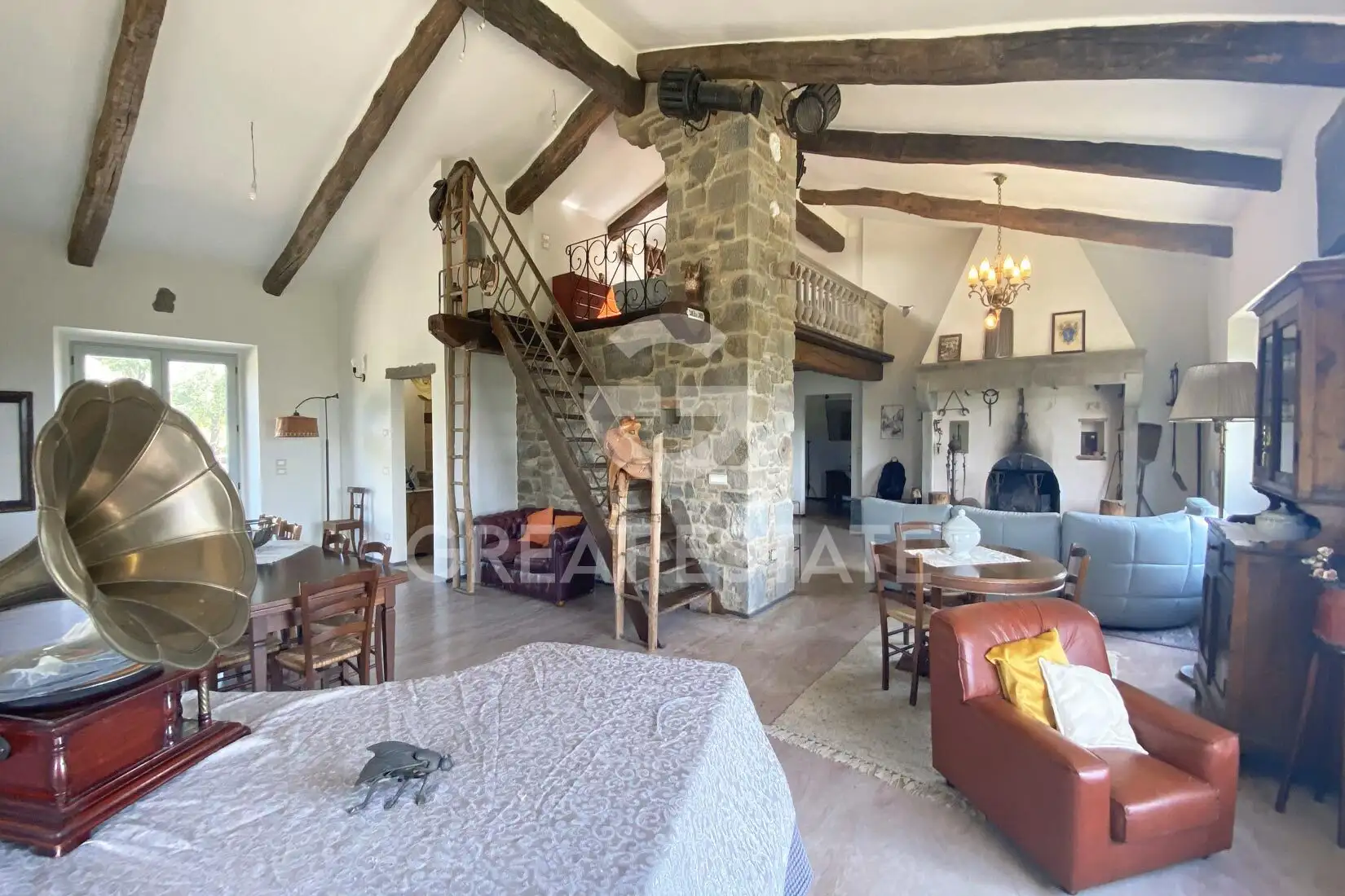 House 596m² in Italy, Arezzo. Priced at 1300000€ rent photo-14