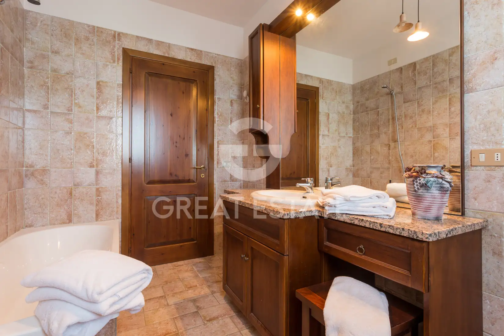 House 561m² in Italy, Perugia. Priced at 750000€ rent photo-4