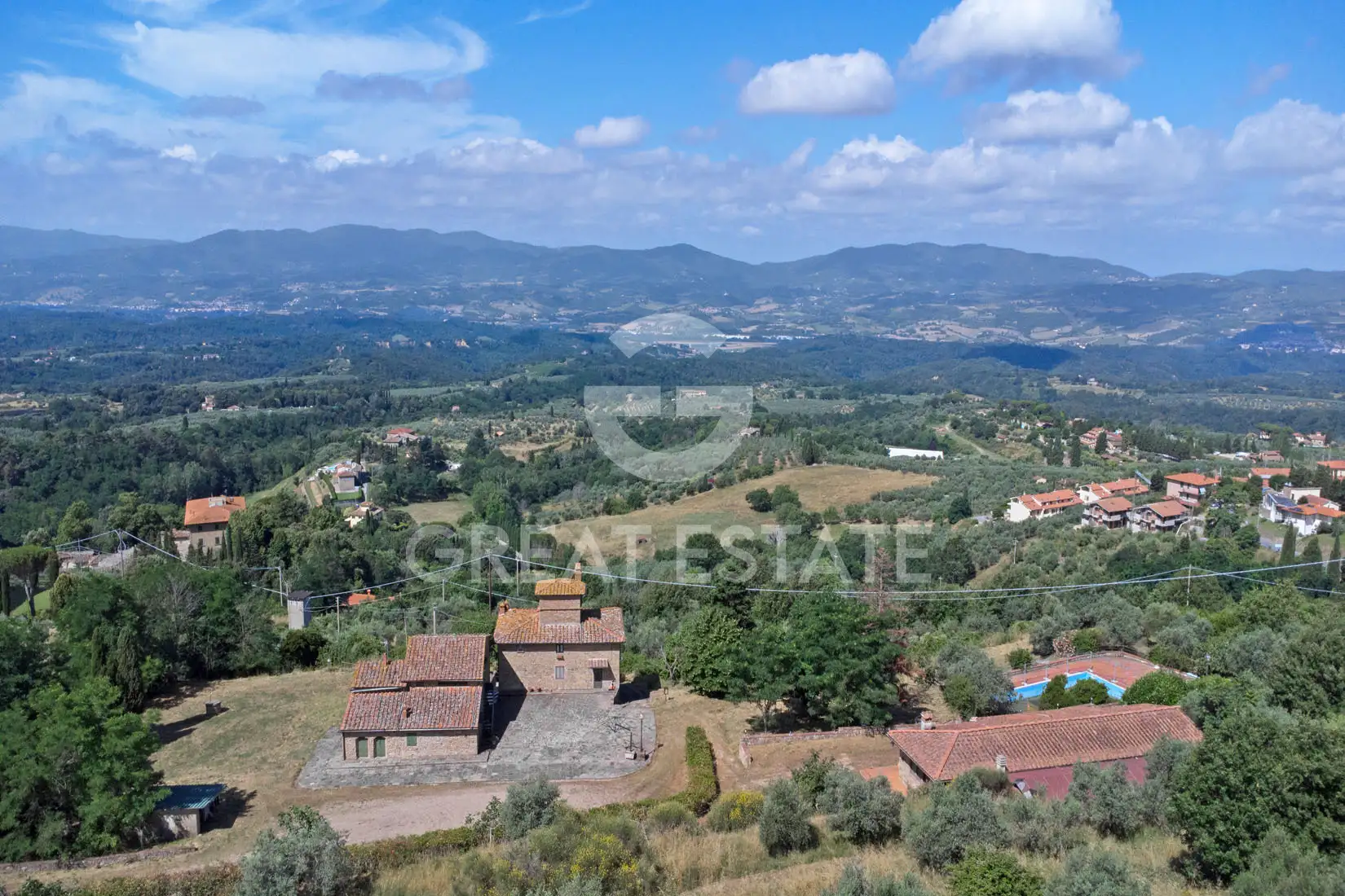 House 1218m² in Italy, Florence. Priced at 1100000€ rent photo-3