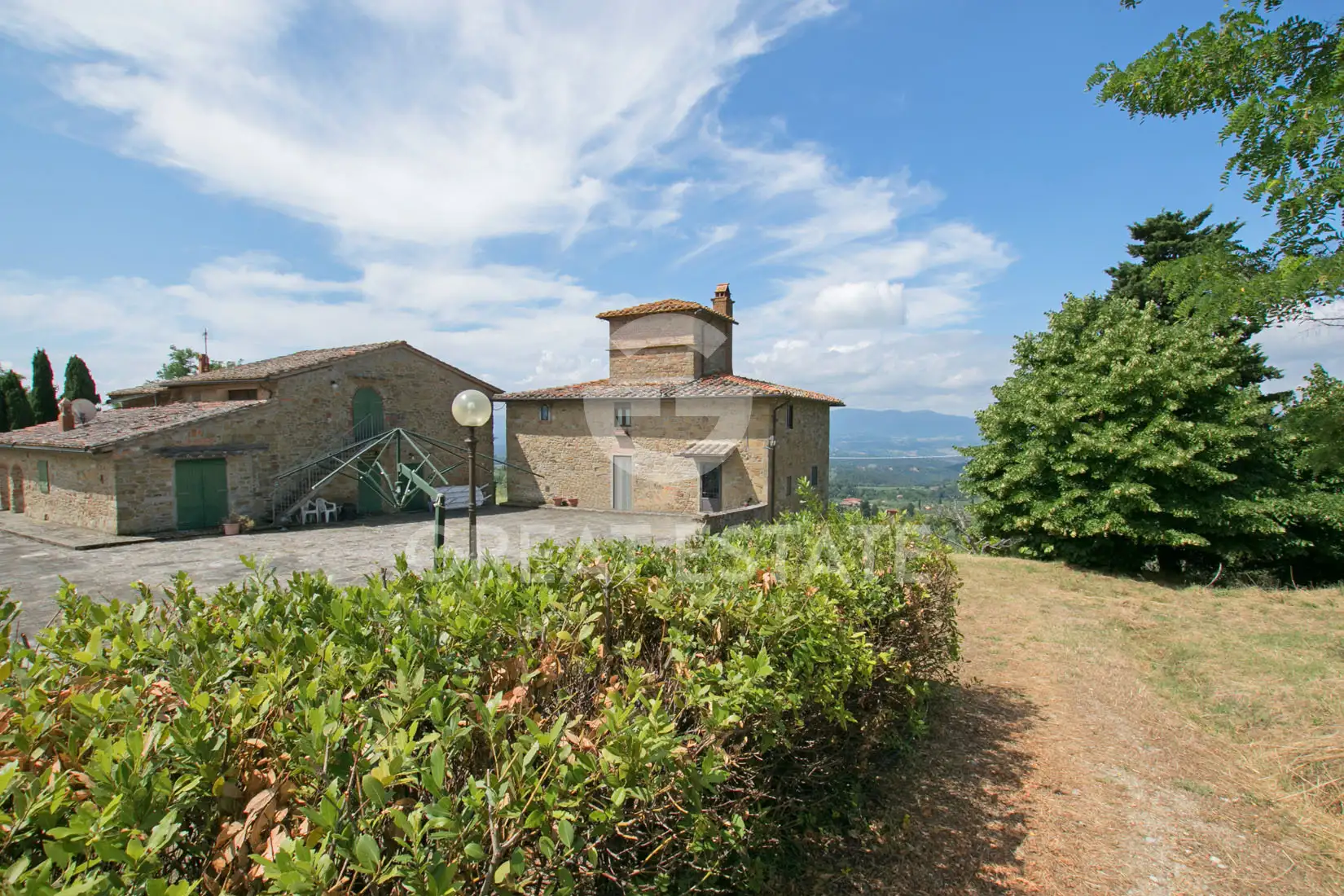 House 1218m² in Italy, Florence. Priced at 1100000€ rent photo-12