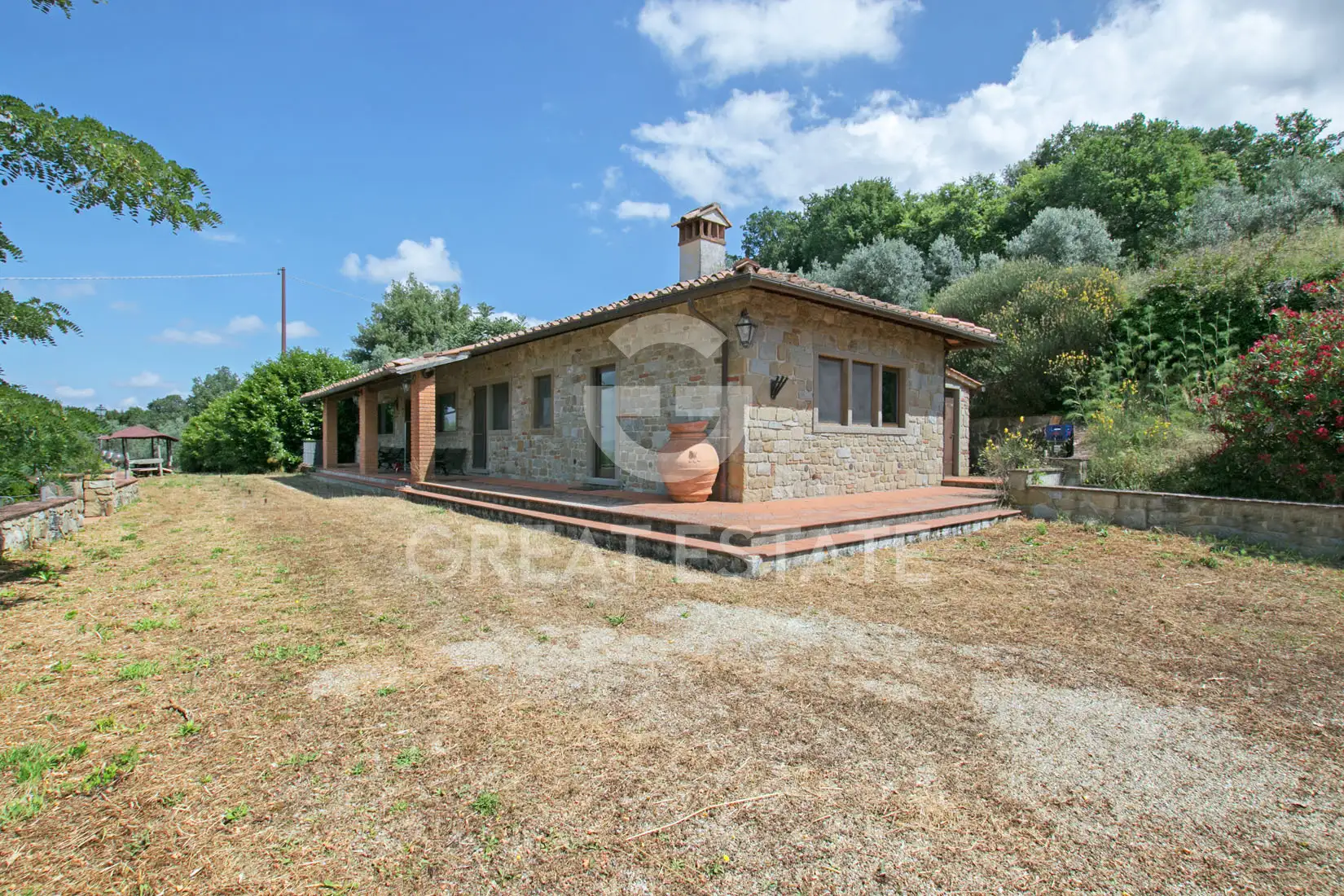 House 1218m² in Italy, Florence. Priced at 1100000€ rent photo-13