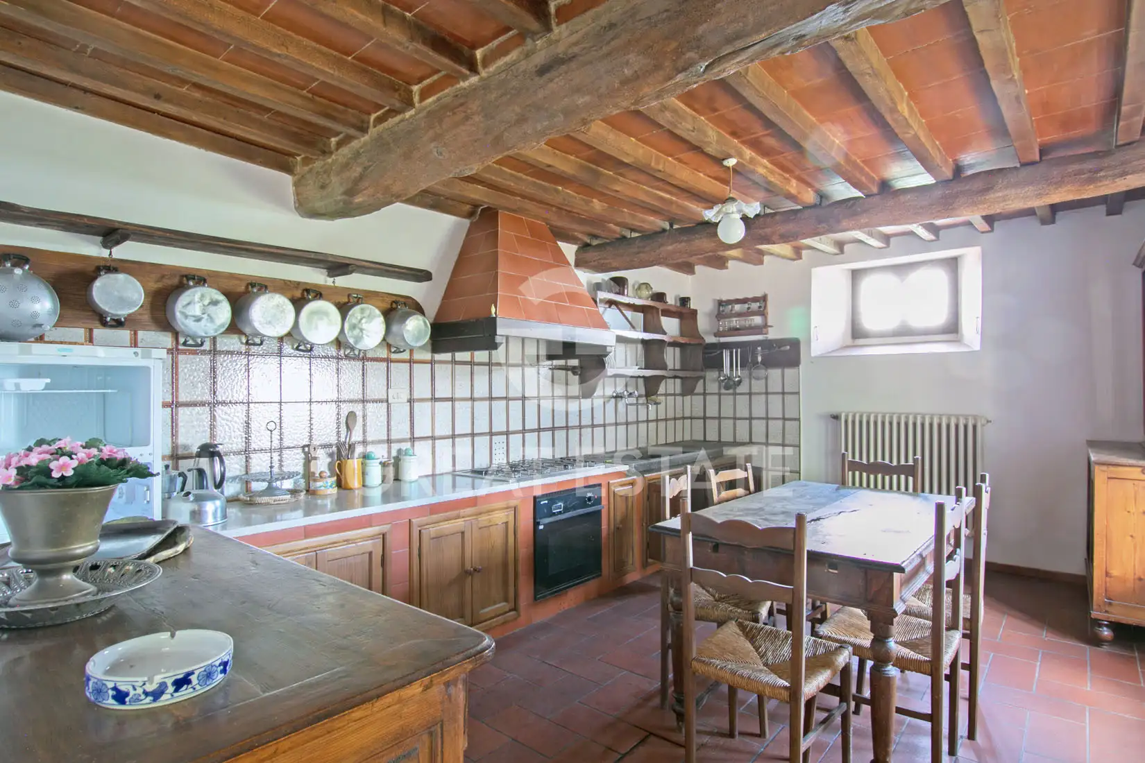 House 1218m² in Italy, Florence. Priced at 1100000€ rent photo-15