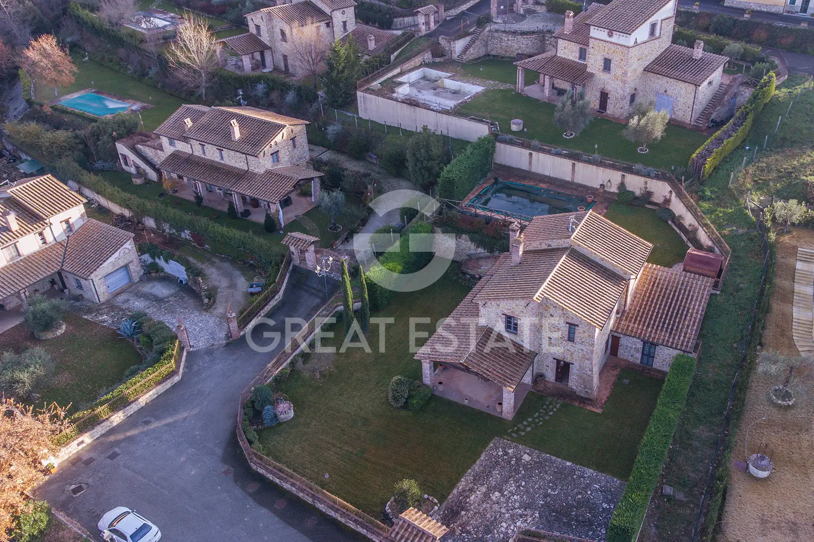 House 293m² in Italy, Terney. Priced at 580000€ rent photo-6