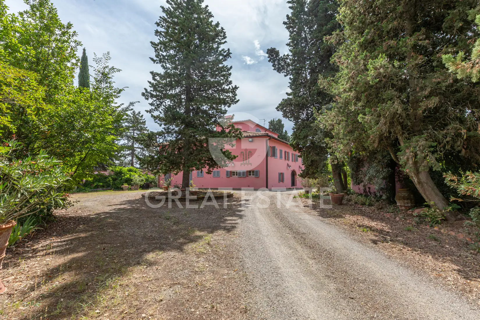 House 2283m² in Italy, Florence. Priced at 4700000€ rent photo-15