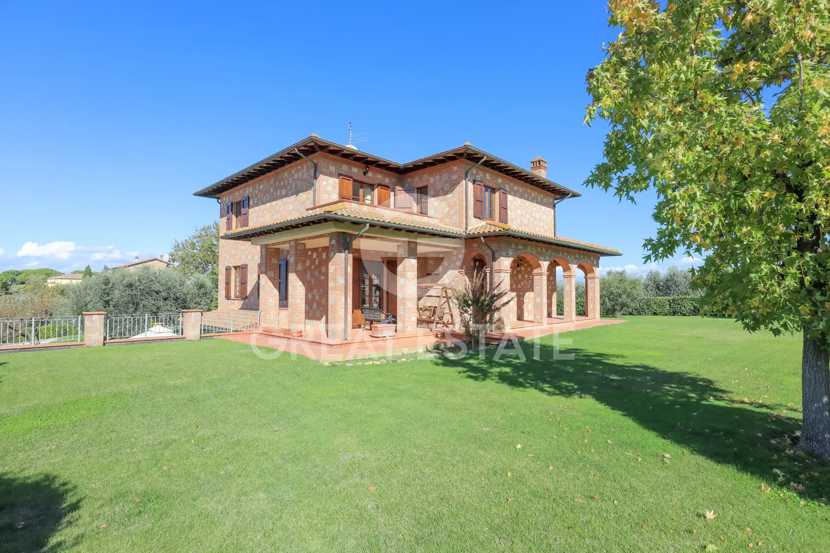 House 569m² in Italy, Perugia. Priced at 890000€ rent photo-3