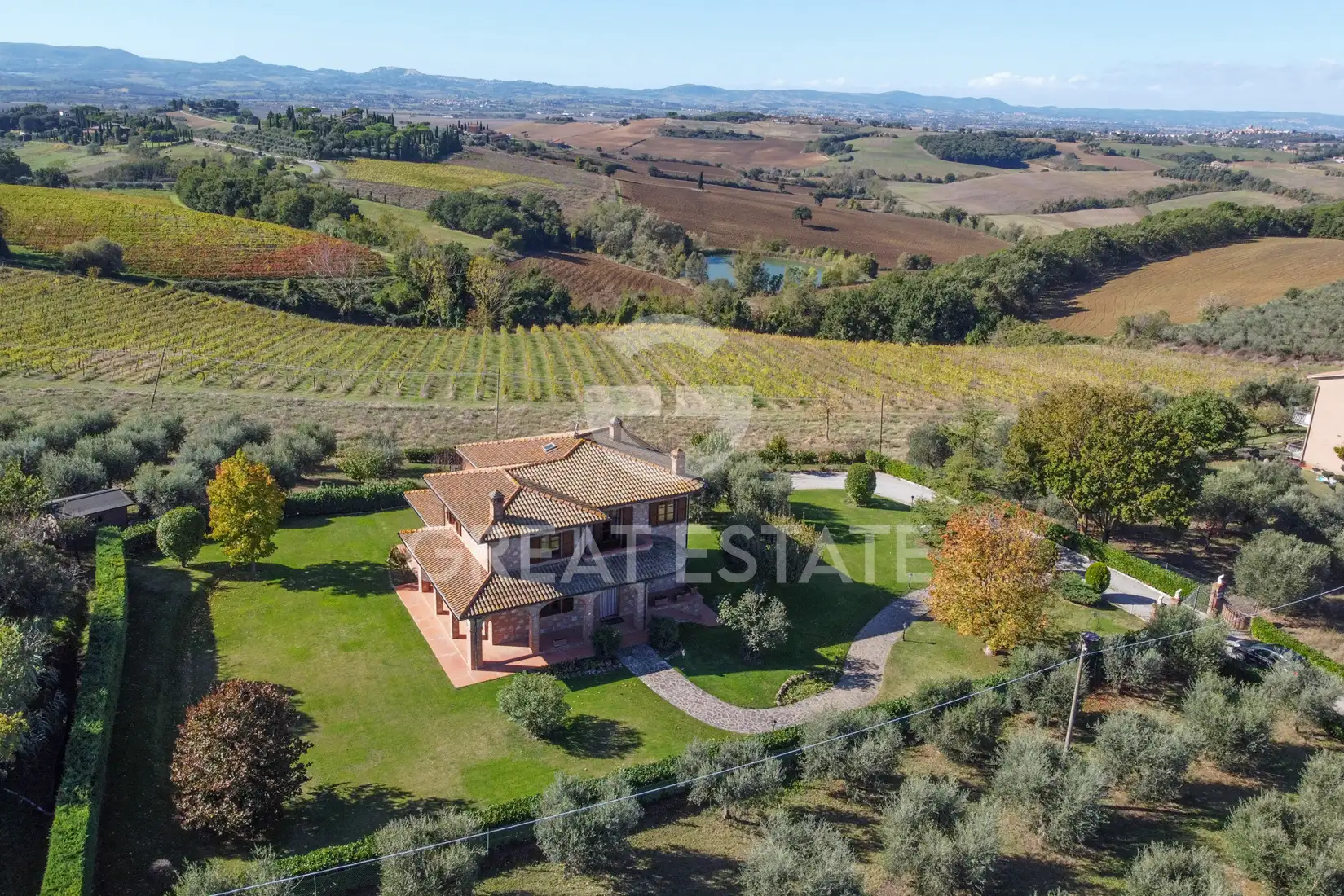 House 569m² in Italy, Perugia. Priced at 890000€ rent photo-5