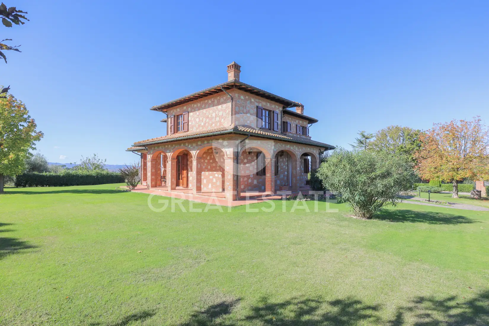 House 569m² in Italy, Perugia. Priced at 890000€ rent photo-7