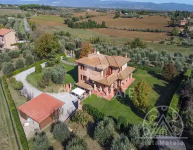 Buy in Italy for 890000€
