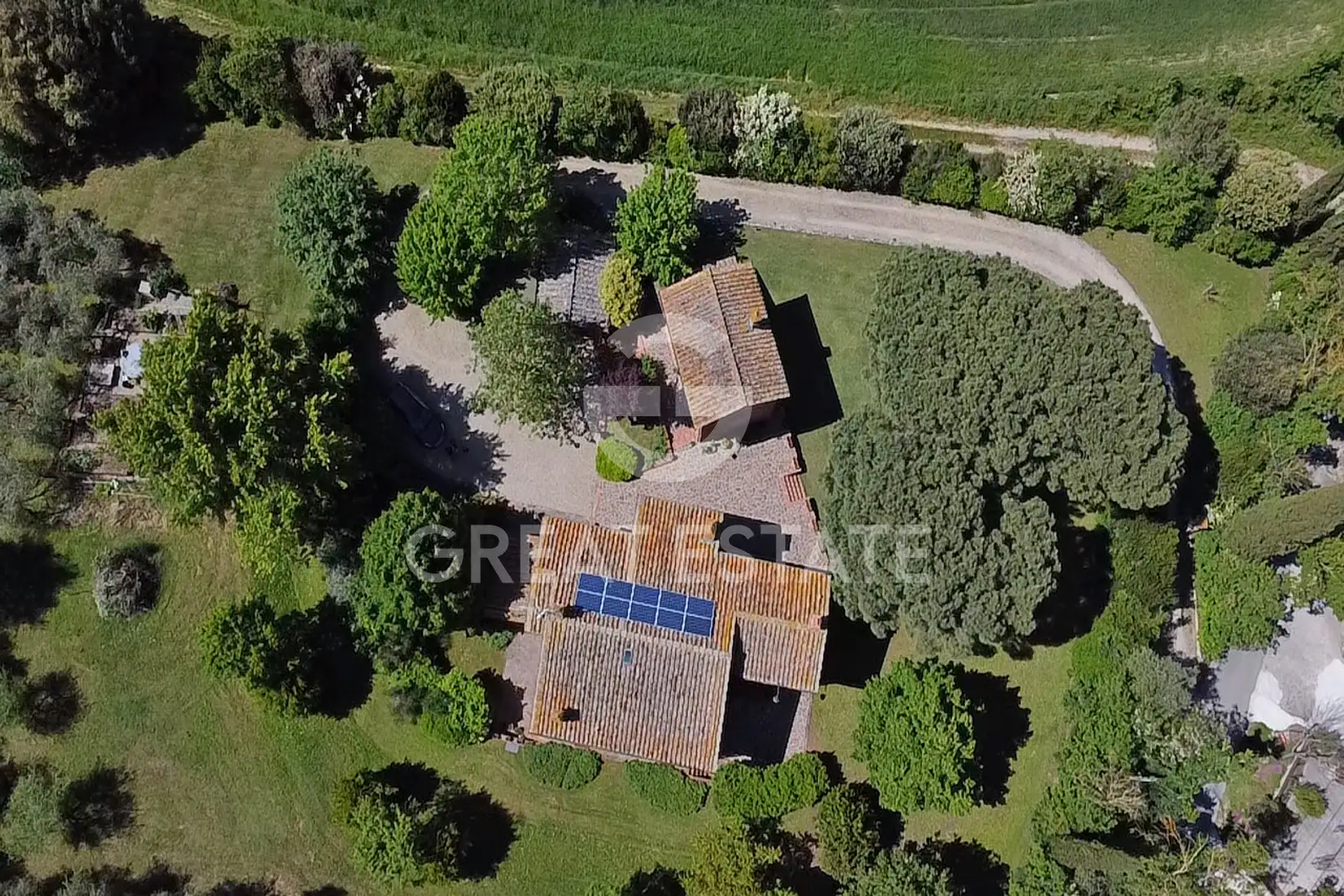 House 393m² in Italy, Arezzo. Priced at 790000€ rent photo-13