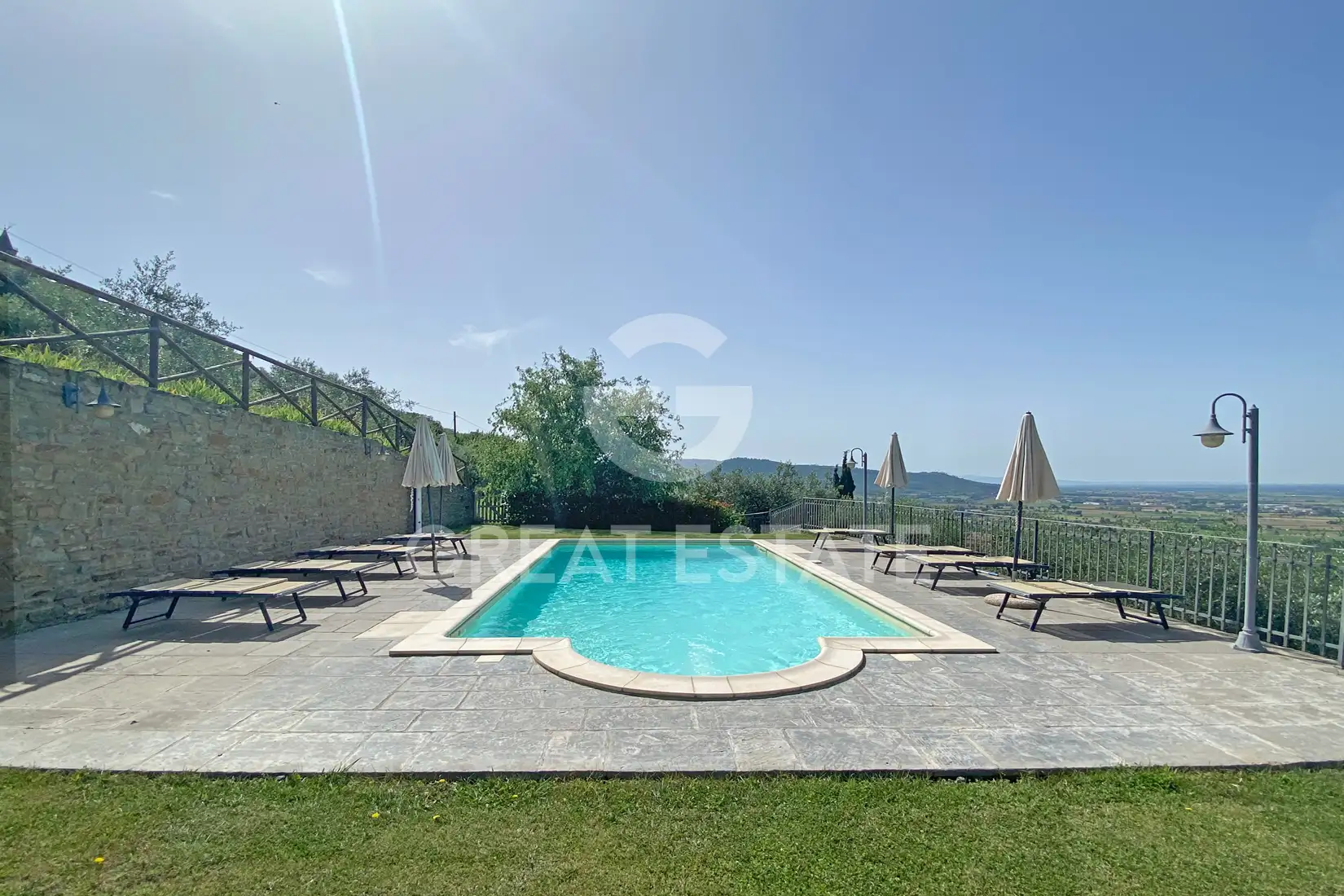 House 284m² in Italy, Arezzo. Priced at 990000€ rent photo-2