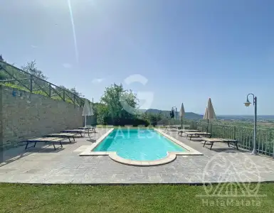 Buy in Italy for 990000€