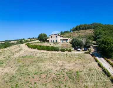 Buy in Italy for 830000€