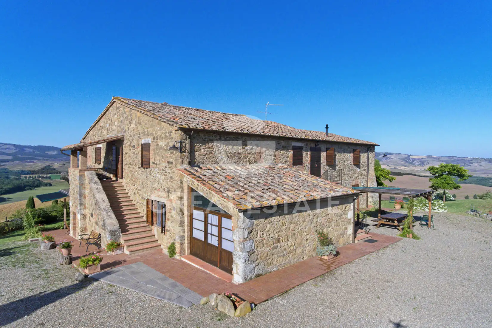 House 458m² in Italy, Siena. Priced at 3200000€ rent photo-11