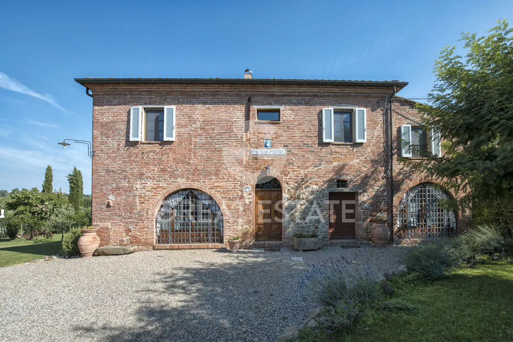 House 440m² in Italy, Siena. Priced at 790000€ rent photo-2