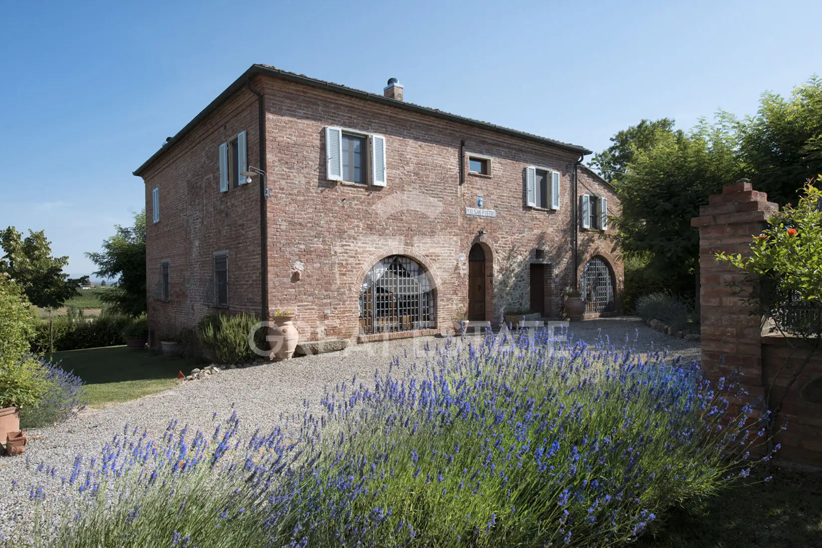 House 440m² in Italy, Siena. Priced at 790000€ rent photo-3