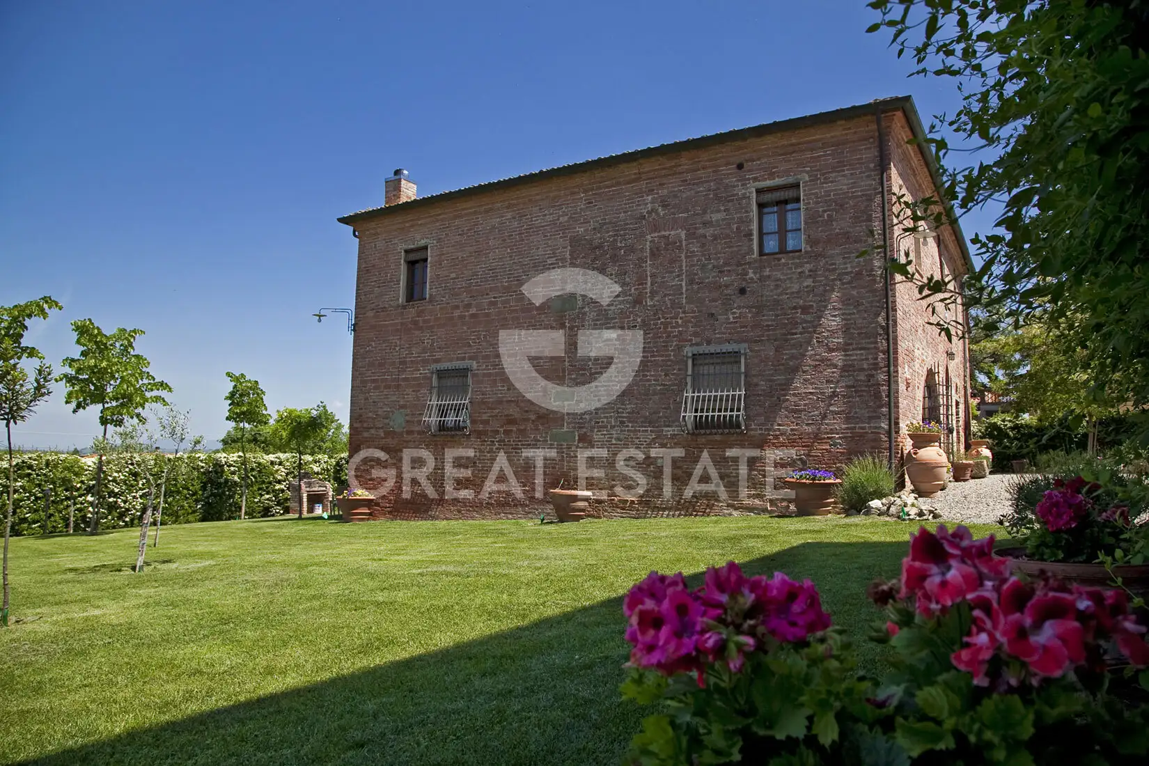 House 440m² in Italy, Siena. Priced at 790000€ rent photo-8