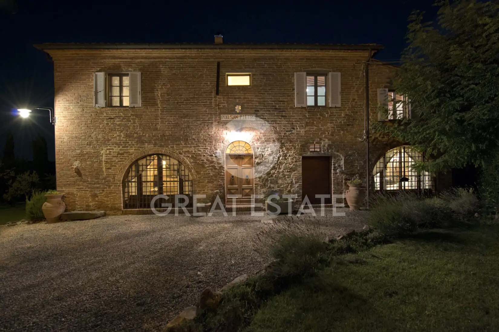 House 440m² in Italy, Siena. Priced at 790000€ rent photo-12
